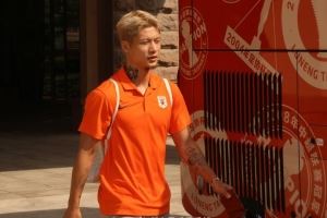 泰山队今天下午启程前往上海，准备与上海申花队的中超联赛