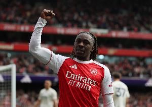 埃泽：不知道怎么就在禁区找到了空当，打进处子球并且赢球很特别