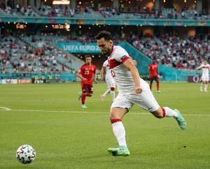 恰尔汗奥卢:这是一场重要的胜利,要避免附加赛累积黄牌停赛风险